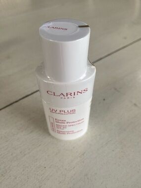 Clarins UV Plus Anti-Pollution Sunscreen - White